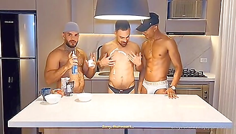 Mas tasten and cum on the beach