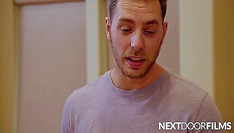 Sexy babe fucks in a hot tub