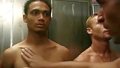 Slutty brunette's pussy gets creampie