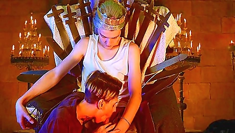 Sexy blonde's tight ass challenge for a ride