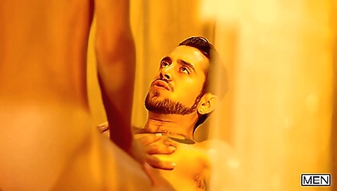 Makeilf & cum on her ass plate