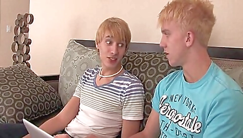 Blonde cutie with huge ass gets