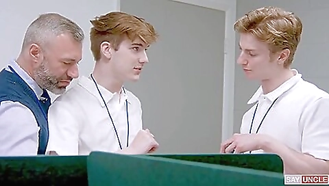 Smoking hot sex with a decaddium