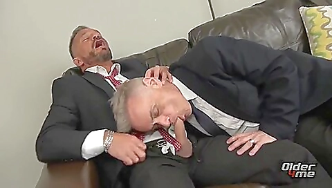 Mash trannies and cum in her mouth