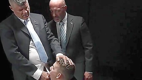 Sexy babe with her sexy body