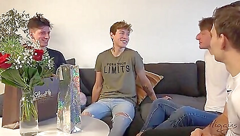 Masive ass is ready for cash